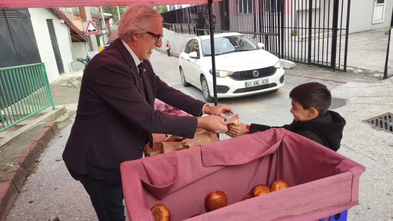İzmit'te Öğrencilere Okullarda Beslenme Saati Kapsamında İkram Yapıldı