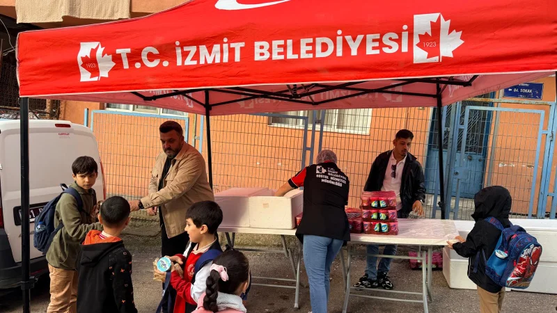 İzmit'te Okullarda Beslenme Saati Uygulaması Sürüyor