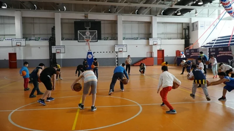 Kağıthane'de Kış Spor Okulları 23 Farklı Branşta Çocukların Gelişimini Destekliyor
