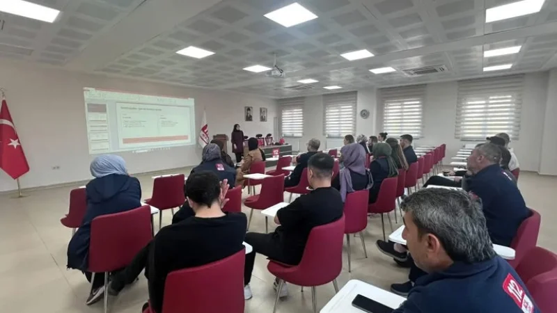 Karabük'te 112 Acil Çağrı Merkezi Personeline İletişim ve Öfke Yönetimi Eğitimi