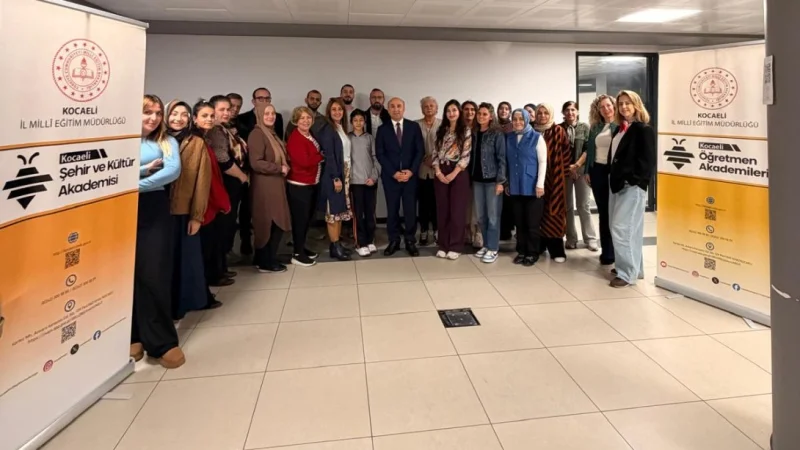 Kocaeli Şehir ve Kültür Akademisi'nde İzmit'in Tarihi Masaya Yatırıldı