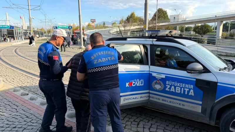 Kocaeli'de Zabıta Ekiplerinden Vatandaşlara Yardım Eli