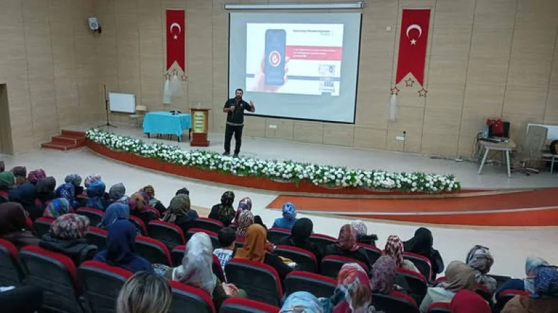 Mamak'ta Velilere Yönelik 'En İyi Narkotik Polisi: Anne' Eğitimi Düzenlendi