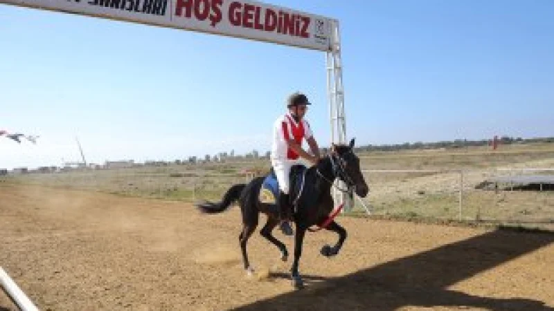 Manavgat’ta 17. Rahvan At Yarışları Heyecanı: 120 At Ödül İçin Koştu