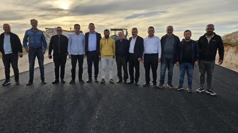 Mardin'in Savur İlçesinde Asfalt Çalışmaları Sürüyor