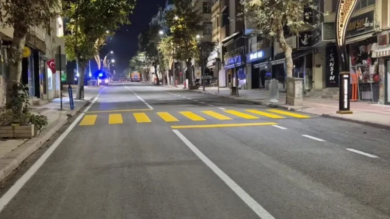 Merzifon'da Cumhuriyet Caddesi'nin Yol Çizgileri Tamamlandı