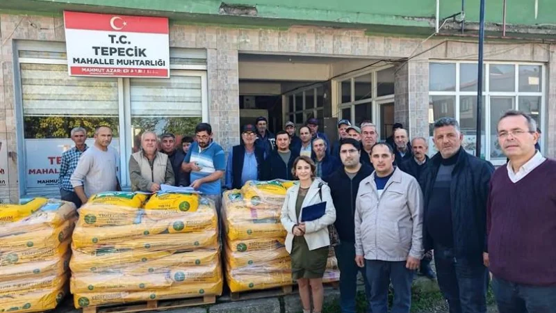 Mustafakemalpaşa'da Üreticilere İtalyan Çimi Tohumu Desteği