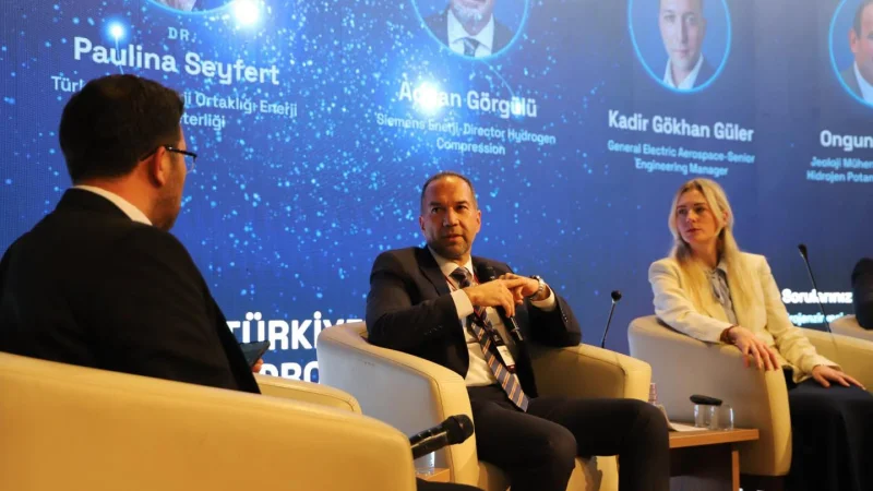 Niğde Belediyesi'nin Yeşil Enerji Modeli Türkiye Hidrojen Zirvesi'nde Tanıtıldı