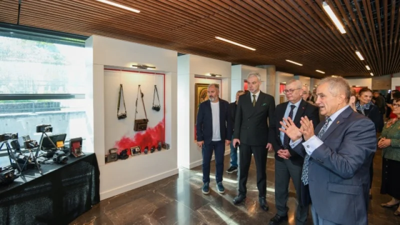 Osmangazi'de Cumhuriyet ve Atatürk Sevgisi Sergiyle Ziyaretçilerle Buluştu