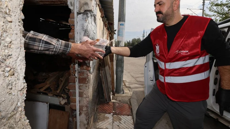 Şehzadeler Belediyesi'nden Haftanın 5 Günü Sıcak Yemek Hizmeti