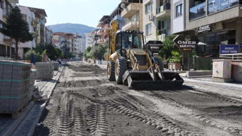 Söke'de Futbol Sokak'ta Yol Yenileme Çalışmaları Sürüyor