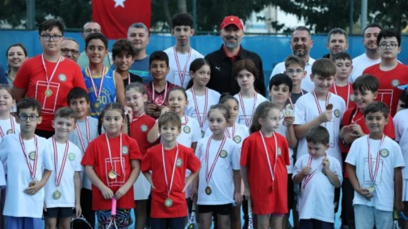 Söke'de Tenis Turnuvası Heyecanı: Minik Sporcular Madalyalarını Aldı
