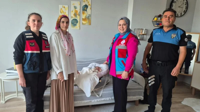 Tarsus'ta Yeni Doğan Bebeklerin Ailelerine Ziyaret Gerçekleştirildi