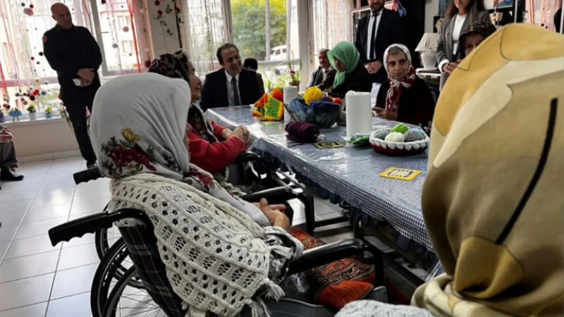 Trabzon Vali Yardımcısı Engin Tok'tan Huzurevi Ziyareti