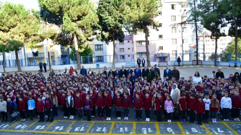 Trabzon Valisi Tahir Şahin'den Prof. İhsan Koz İlkokulu'na Ziyaret