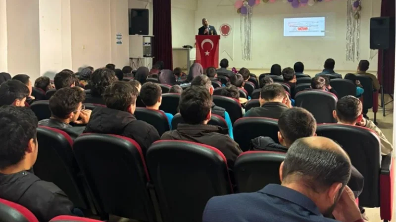 Trabzon'da Öğrenciler Gazilerle Buluştu: Vatan ve Kahramanlık Söyleşisi