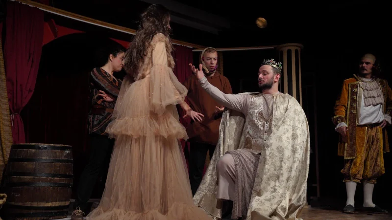 Tuzla Kent Tiyatrosu Yeni Sezonu “Shakespeare Kulisi” ile Açtı