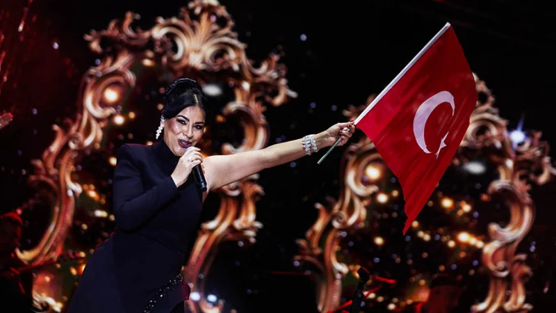 Yenimahalle'de Cumhuriyet Bayramı Coşkusu Zara Konseriyle Başladı