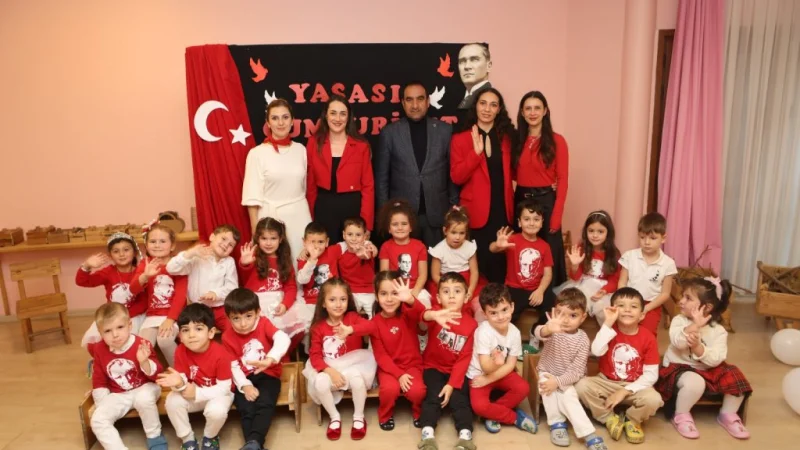 Adalar'da Miniklerden Cumhuriyet Bayramı Kutlaması