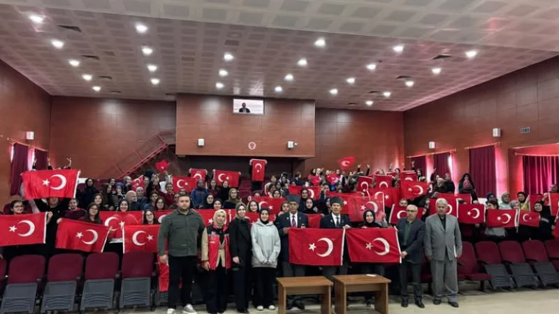 Aksaray'da Gaziler ve Öğrenciler 'Vatan ve Kahramanlık' Buluşmasında Bir Araya Geldi