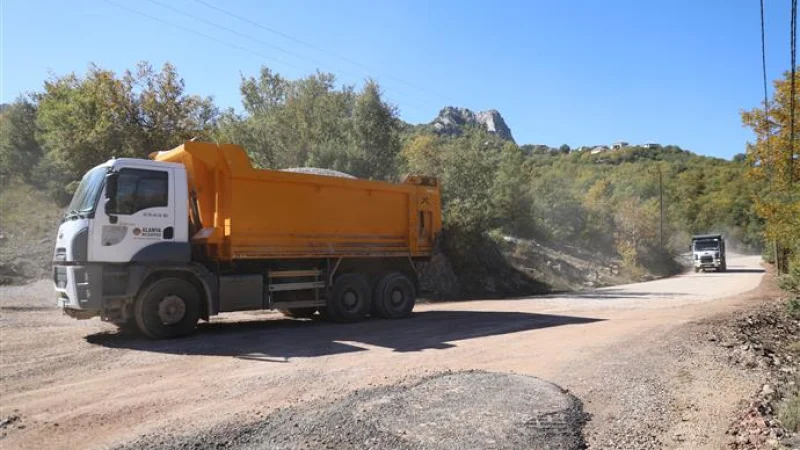 Alanya'da 5 Mahalleye 32 Kilometrelik Asfalt Yatırımı