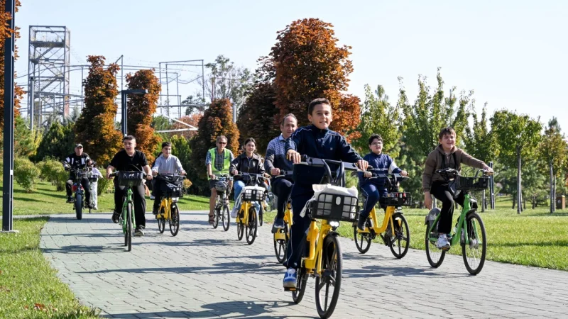 Altındağ'da Cumhuriyet Sürüşü: Gençler ve Uluslararası Sporcular Pedal Çevirdi
