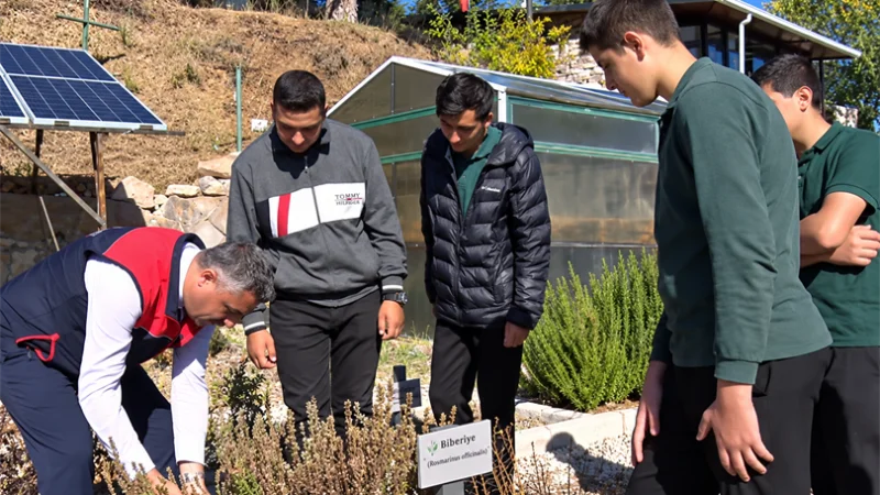 Ankara'da Tarım Lisesi Öğrencilerine Sahada Uygulamalı Eğitim Desteği