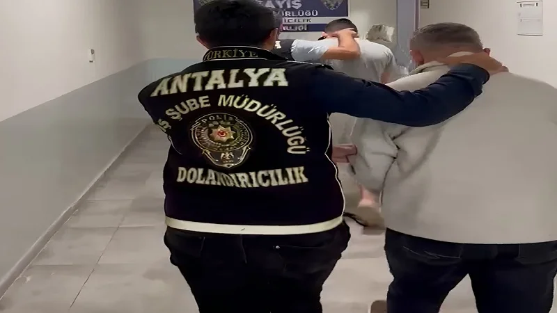 Antalya'da 'Sahte Başsavcı Vekili' Operasyonu: 3 Tutuklama