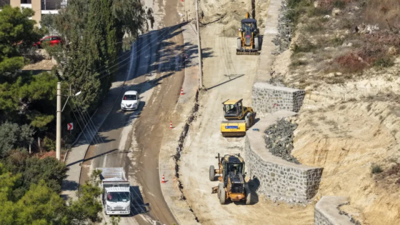 Aydın Büyükşehir Belediyesi Kuşadası'nda Yol Yenileme ve Güçlendirme Çalışmalarına Başladı