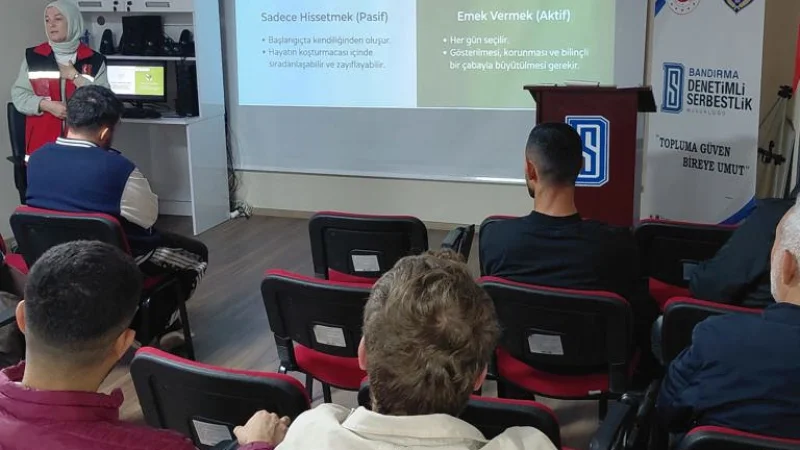 Bandırma'da Denetimli Serbestlik Yükümlülerine 'Aşk ve Sevgi' Eğitimi