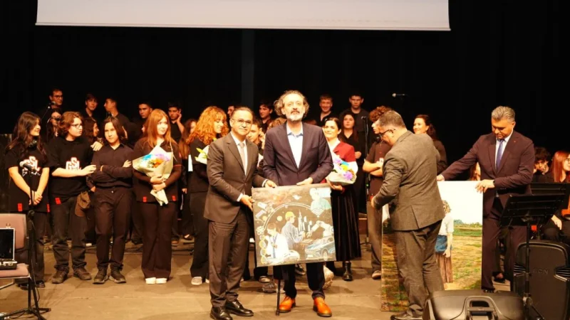 Bergama Güzel Sanatlar Lisesi'nden 'Kim Var?' Sanat Şöleni