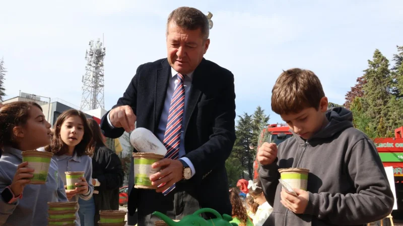 Bilecik'te Öğrenciler 'Yeşil Vatan Tırı' ile Doğa Bilinci Kazandı