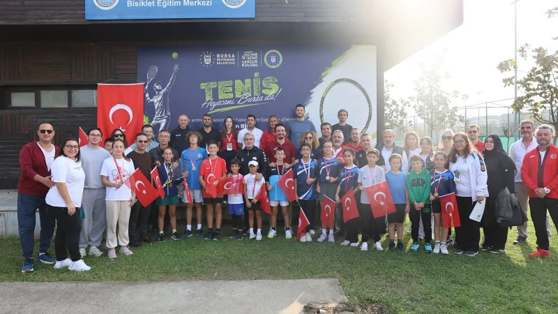 Bursa'da Cumhuriyet Tenis Turnuvası Heyecanı Yaşandı