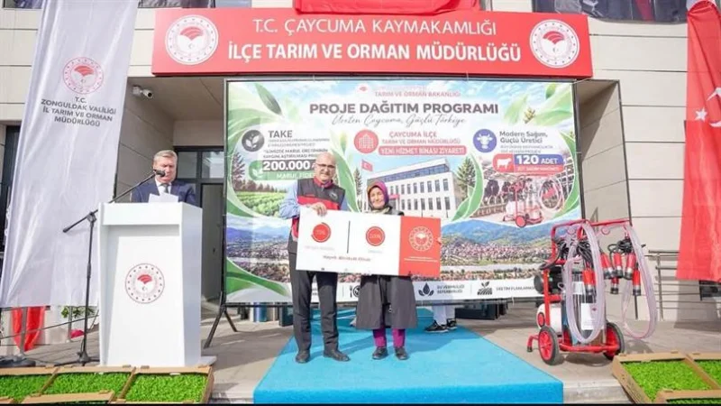 Çaycuma'da Tarımsal Üretim İçin Büyük Destek: 200 Bin Fide ve Modern Ekipman Dağıtıldı