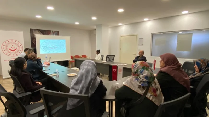 Düzce'de Alzheimer ve Demans Hasta Yakınlarına Yönelik Bilgilendirme Semineri