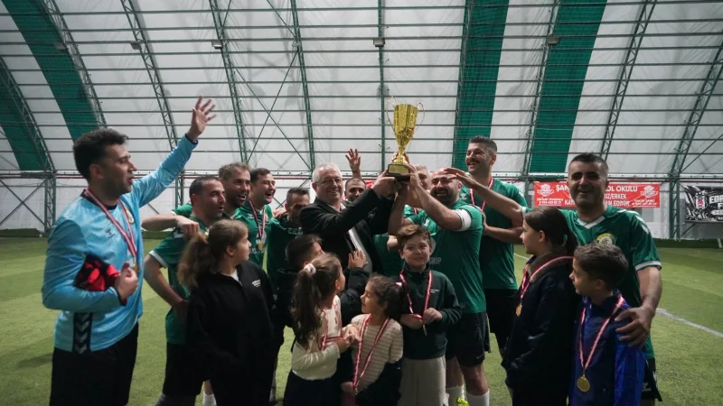 Edremit'te Cumhuriyet Kupası'nın Şampiyonu 9 Eylül FK Oldu