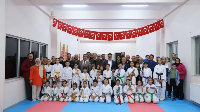 Ferizli'de Karate Kuşak Terfi Heyecanı: 19 Öğrenci Üst Kuşağa Geçti
