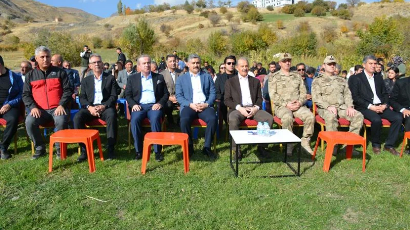 Hakkari'de Arıcıların Kovanları 'Tel Çektim Arılarım Güvende' Projesiyle Koruma Altında
