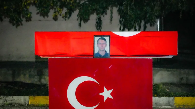 Hakkari'de trafik kazasında hayatını kaybeden polis memuru için tören düzenlendi