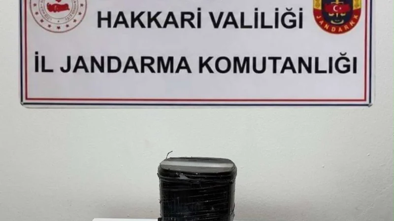 Hakkari'de Yol Kontrolünde Uyuşturucu Operasyonu: 1 Kilogramı Aşkın Metamfetamin Ele Geçirildi