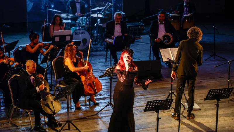 İzmir'de Cumhuriyet Bayramı Kutlamaları Smyrna Ensemble Konseriyle Başladı
