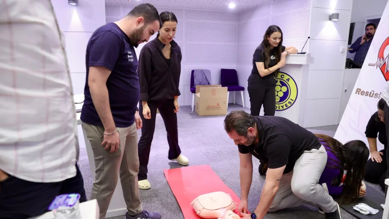 İzmir'de Hayat Kurtaran İlk Yardım Eğitimi: İlk 5 Dakikanın Önemi Vurgulandı