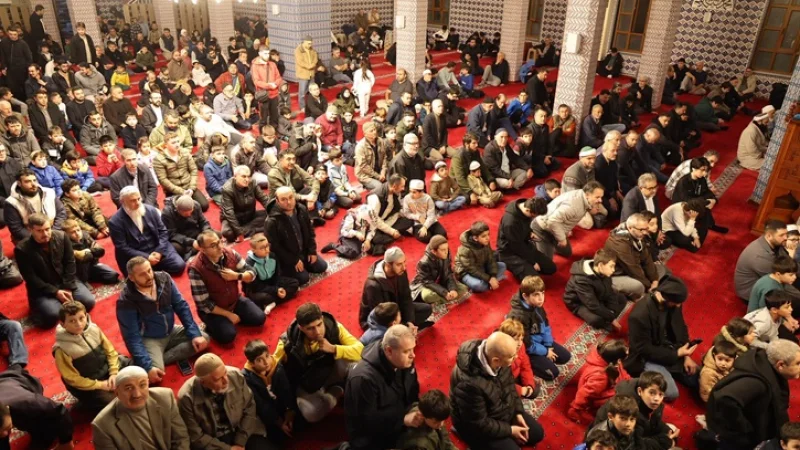Kağıthane'de Gençler ve Aileler Sabah Namazı Buluşmalarında Bir Araya Geliyor