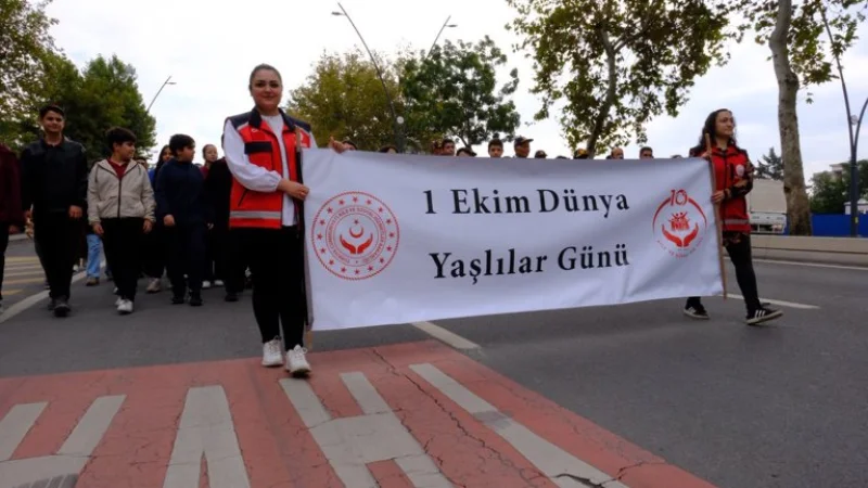 Kahramanmaraş'ta 1 Ekim Dünya Yaşlılar Günü İçin Farkındalık Yürüyüşü Düzenlendi