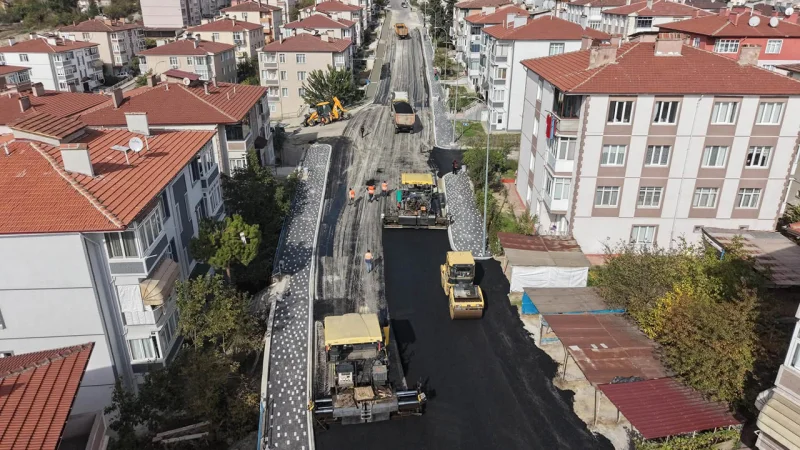 Karabük'te 5000 Evler 33 Nolu Cadde'de Üstyapı Çalışmaları Sürüyor