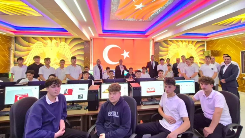 Kastamonu'da Siber Güvenlik Eğitimine Vurgu: Milletvekili Ekmekci'den Okul Ziyareti