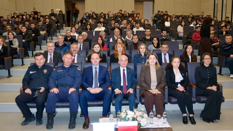 Kırklareli'nde Cumhuriyet Bayramı Kapsamında Bilim ve Eğitim Paneli Düzenlendi