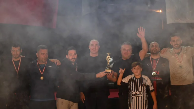 Konyaaltı'nda Mahalleler Arası Futbol Turnuvası'nın Şampiyonu Aydınlık Jandarmaspor Oldu