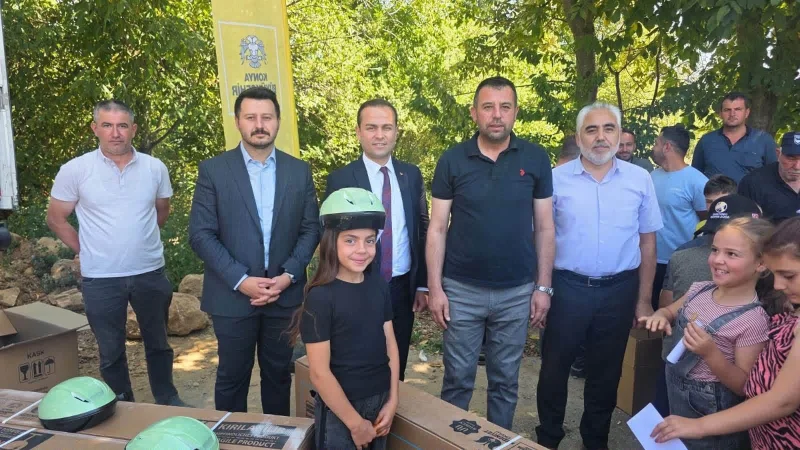 Konya'da Sabah Namazı Buluşması Etkinliğine Katılan Çocuklara Bisiklet Hediye Edildi
