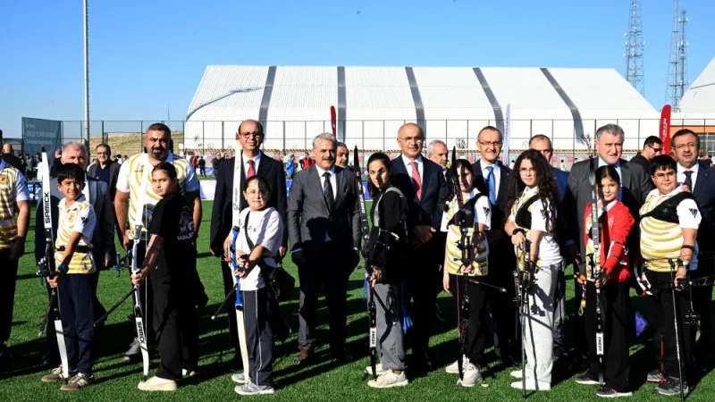 Malatya'da Şehir Kütüphanesi ve Yeni Spor Kompleksleri Hizmete Açıldı